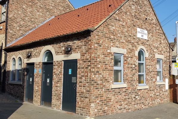 Public toilets located in Bridge street car park